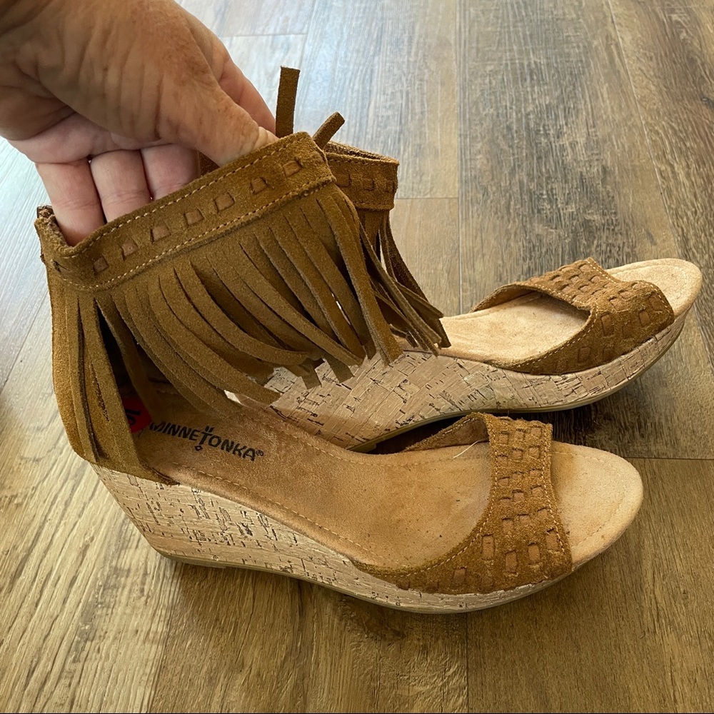 Minnetonka wedge heels 10